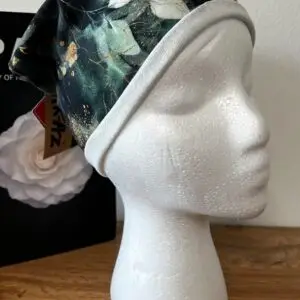 Girl's hat letter
