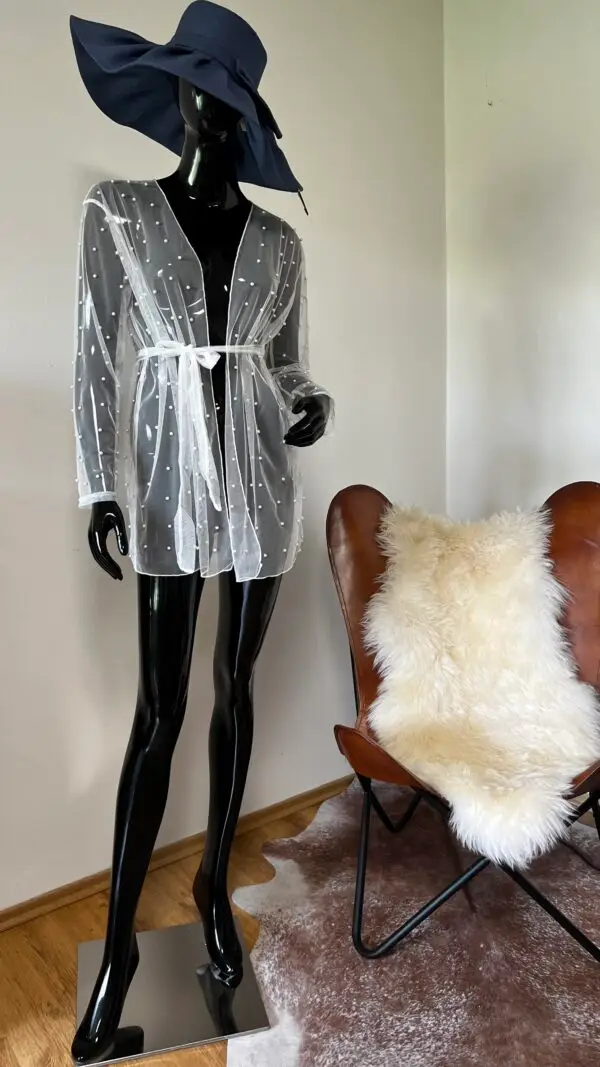 Short white cardigan with pearls - Image 3