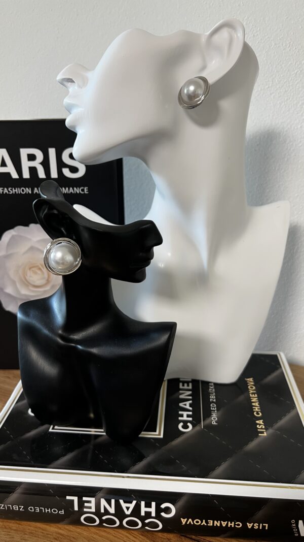 Pearl earrings with silver trim